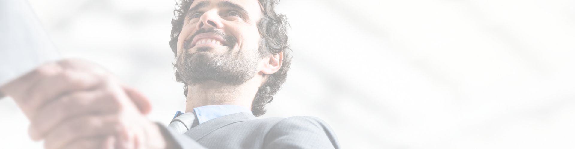 un chef d'entreprise qui externalise un pôle de sa société